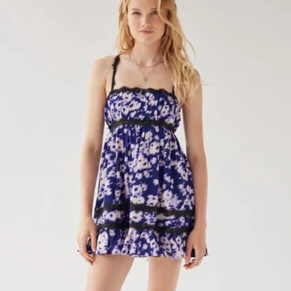 NEW Urban Outfitters Eliana Strappy-Back Floral Babydoll Dress Size Medium - Picture 1 of 9